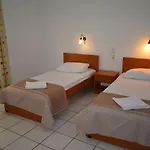 Marios Hotel لاغاناس